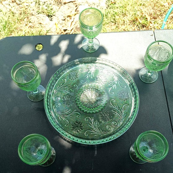 Tiara exclusive Indiana glass green Chantilly serving tray and 5 water goblets - Picture 4 of 6